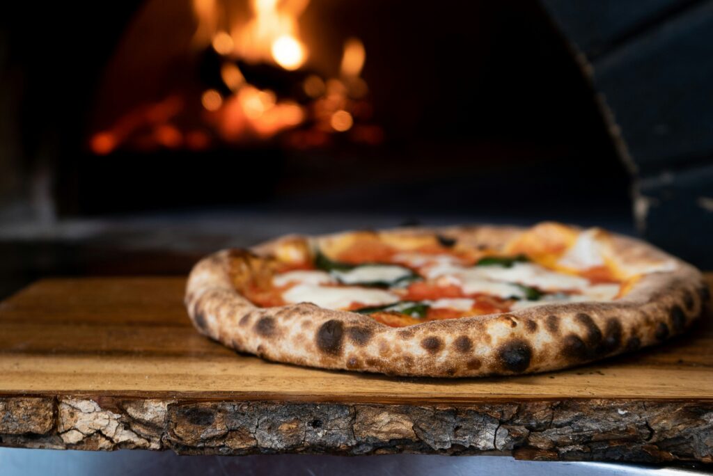 buoni motivi per mangiare pasta e pizza - Pizza Napoletana